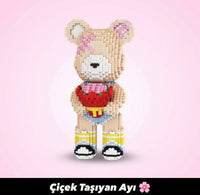 Çiçek Taşıyan Ayı